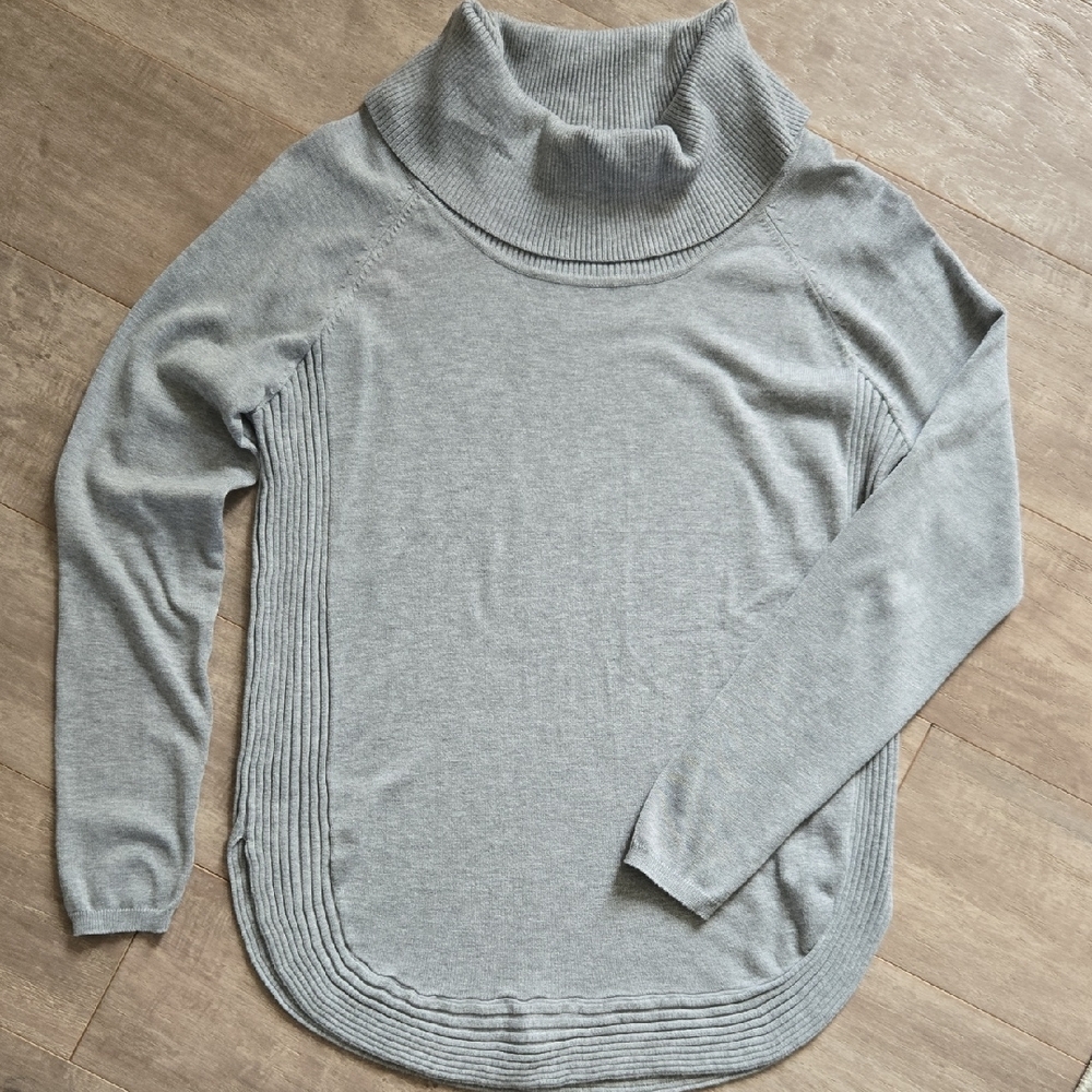 Lety & Me Gray Turtleneck Women's Sweater